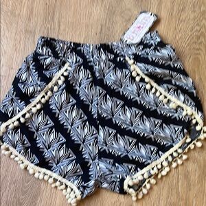 Buskins black and white bohemian style with white shorts size large nwt
